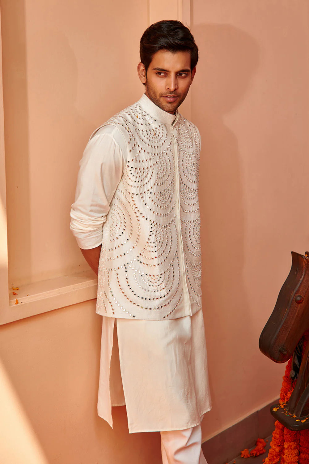 WHITE SEMI CIRCLE MIRRORWORK BUNDI