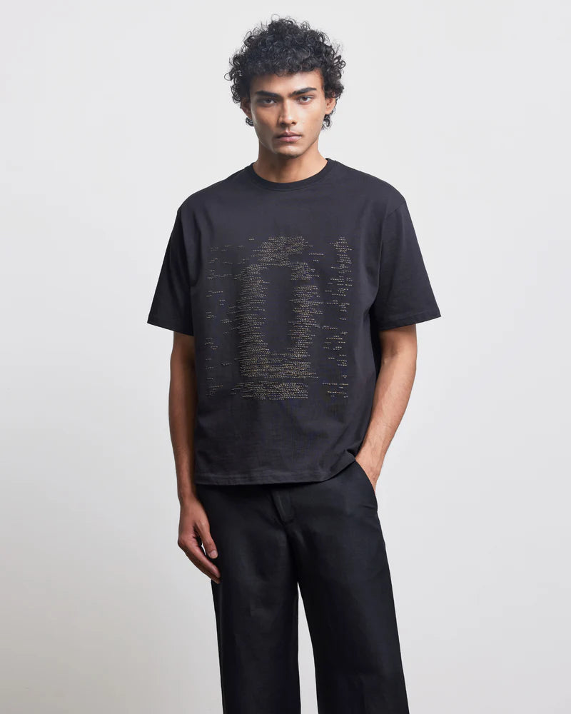 BLUR SHADOW EMBROIDERED T-SHIRT