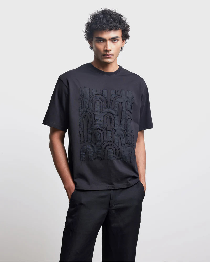 ARCH FRAY PATCH T-SHIRT